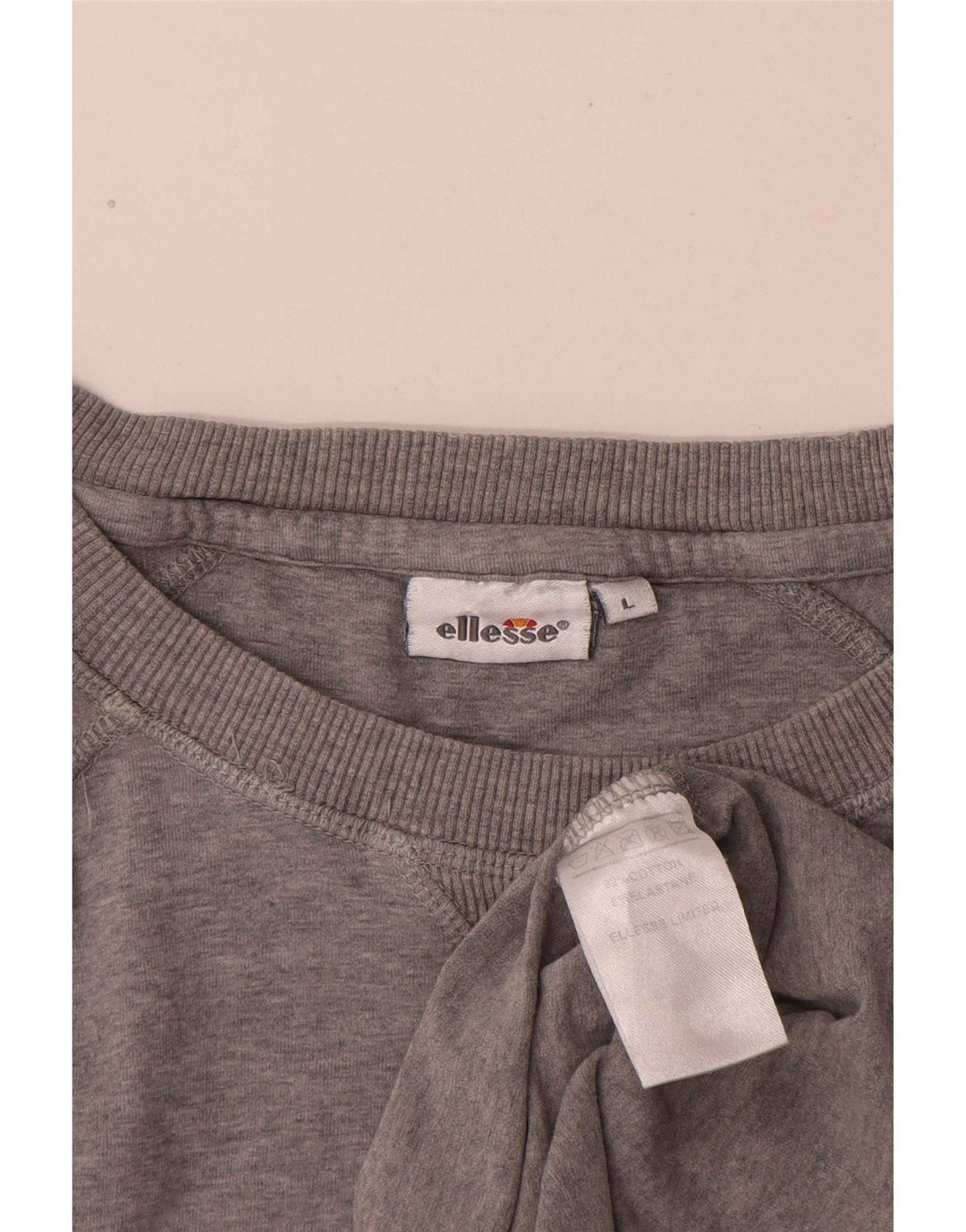 Camiseta masculina Ellesse com estampa gráfica grande algodão manchado cinza