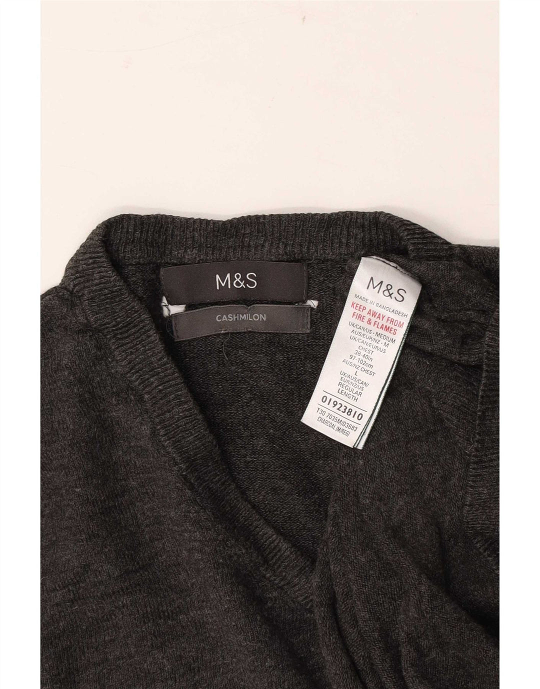 Suéter masculino Marks & Spencer com decote em V grande acrílico cinza