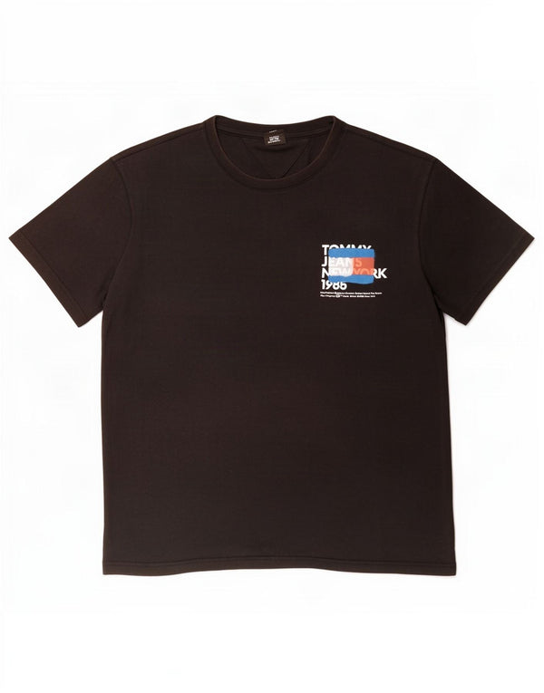 Camiseta masculina Tommy Hilfiger com estampa gráfica grande de algodão preto