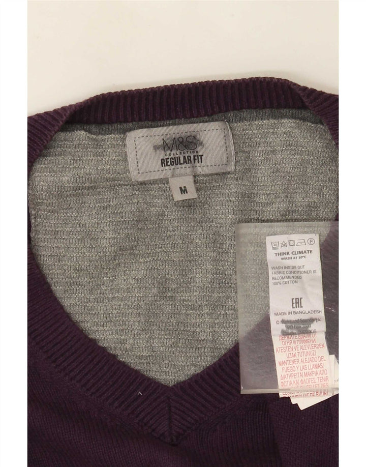 Suéter masculino Marks & Spencer com ajuste regular e decote em V de algodão roxo médio