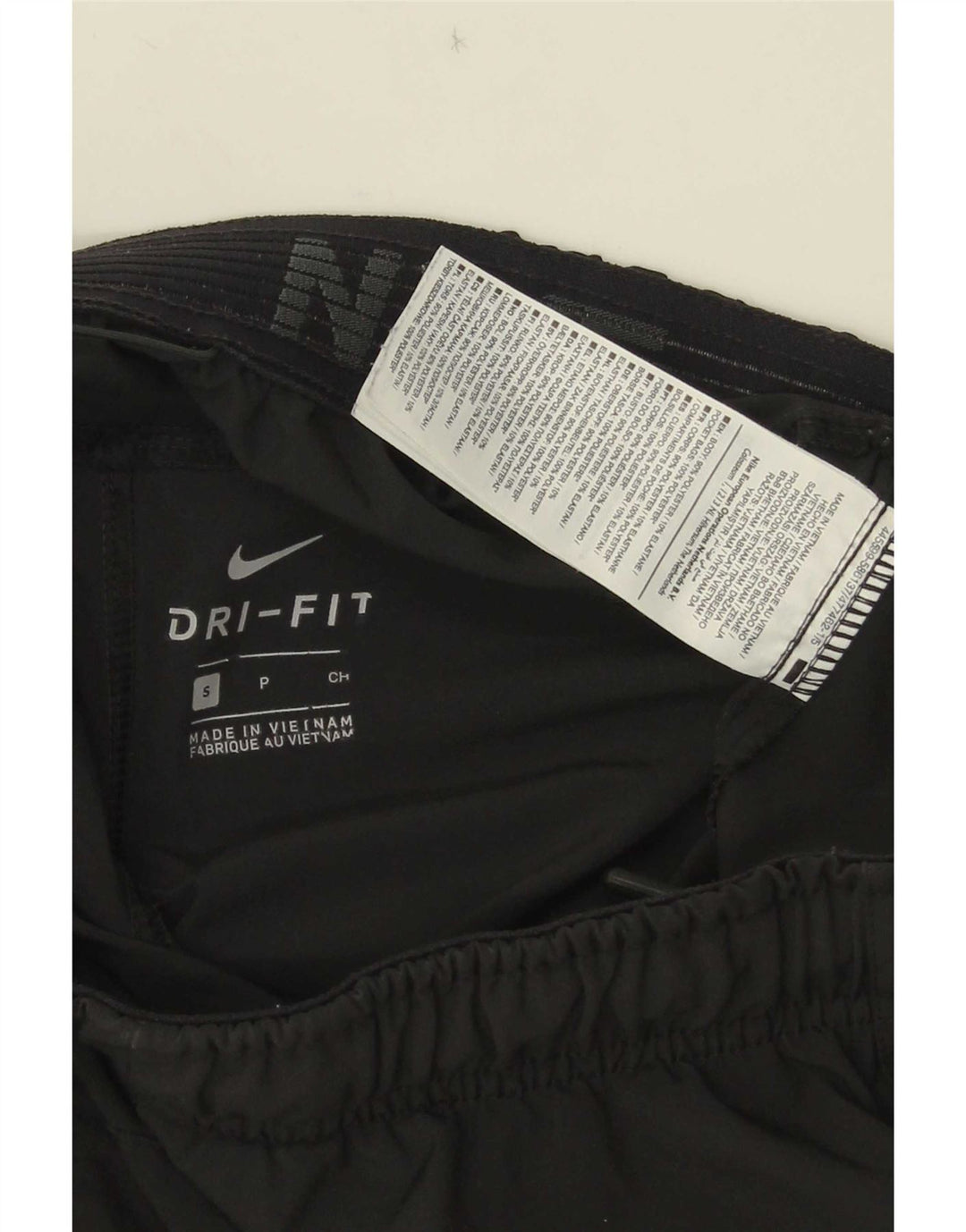 Shorts esportivos masculinos Nike Dri Fit pequenos pretos em poliéster colorblock