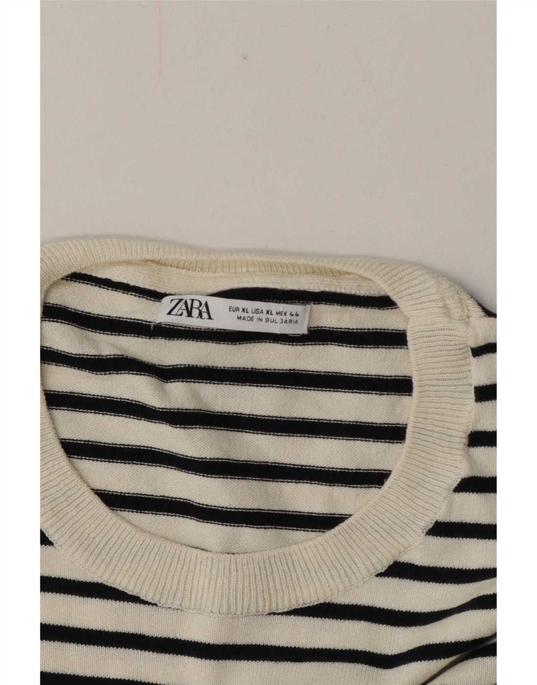 Camiseta feminina regular Zara UK 18 XL listrada branca