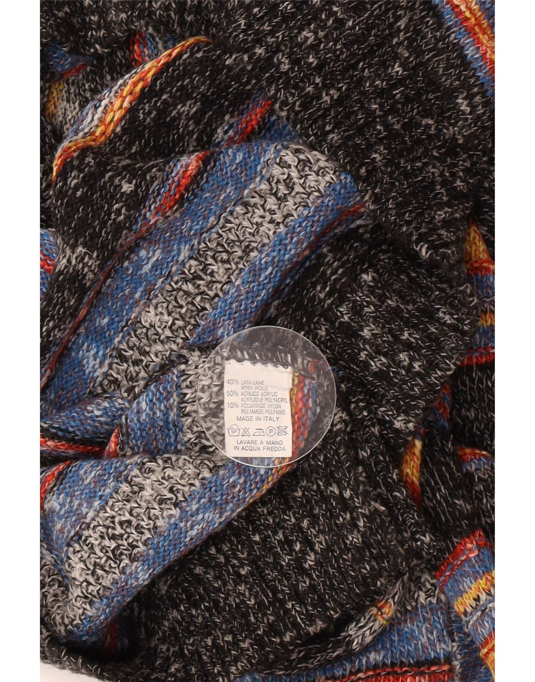 Suéter vintage masculino com decote em V grande acrílico listrado multicolorido