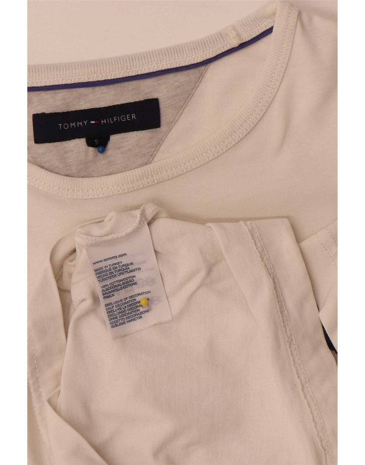 Camiseta masculina Tommy Hilfiger com estampa gráfica pequena de algodão branco