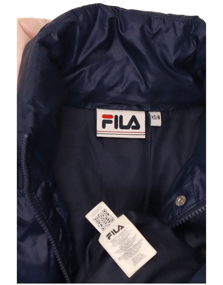 Jaqueta feminina Fila Oversized Graphic acolchoada UK 6 XS azul marinho poliéster