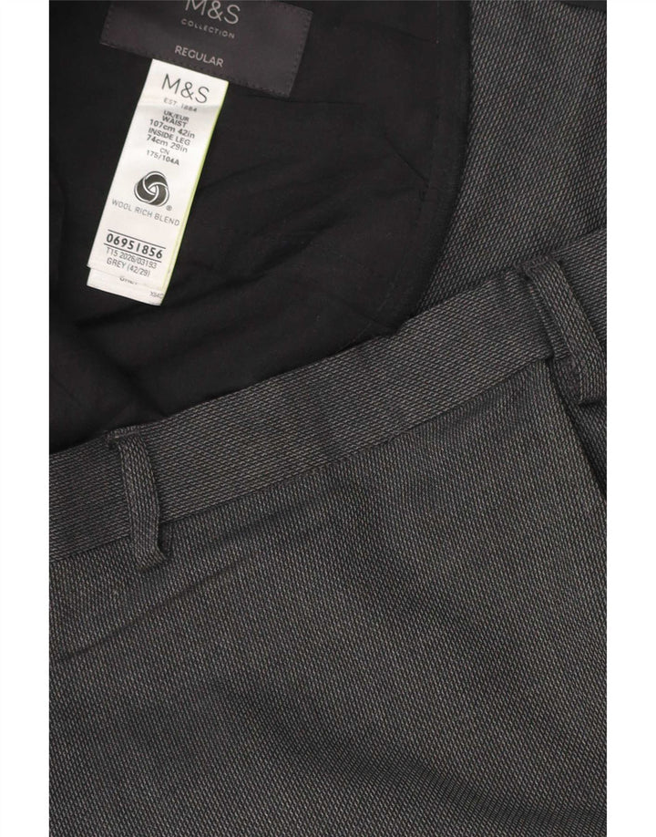 Calça casual masculina Marks & Spencer de ajuste regular W42 L29 poliéster cinza