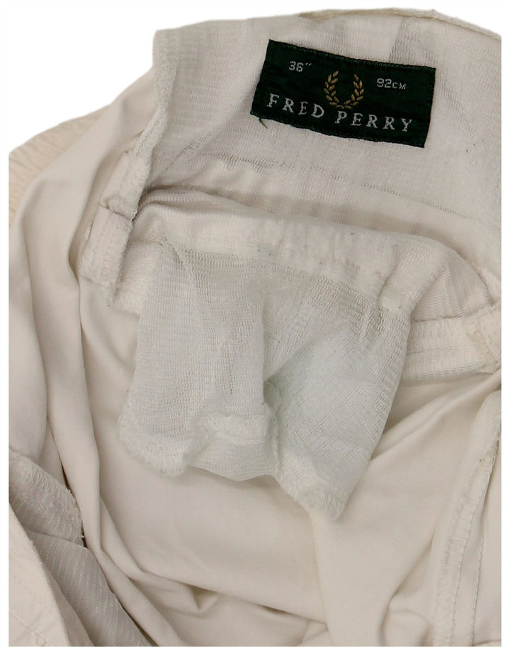 FRED PERRY Mens Pegged Chino Shorts W36 Grande Branco
