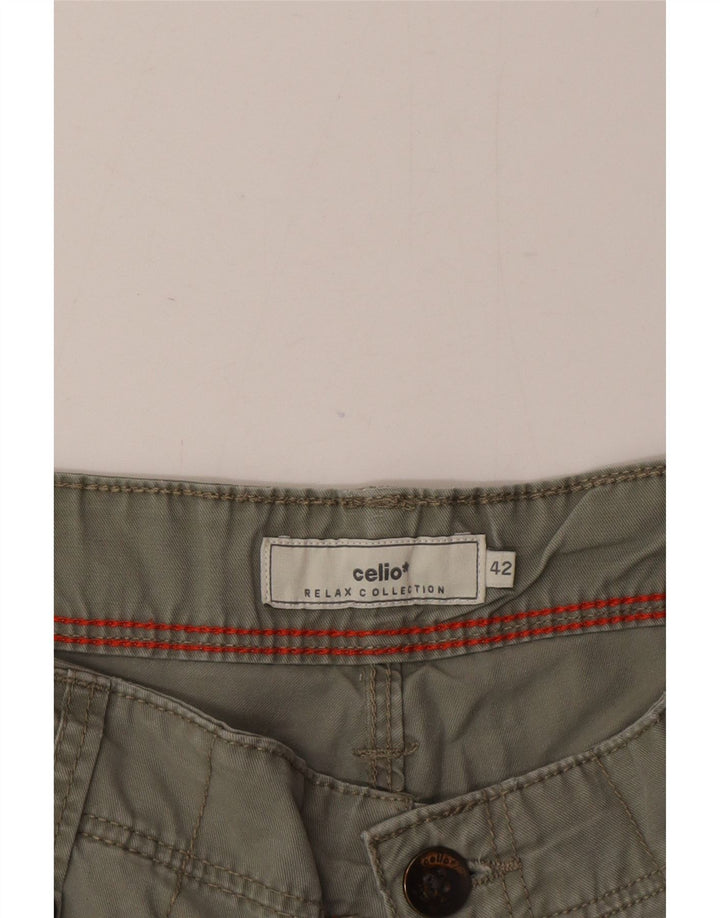 Bermuda masculina Celio Graphic Cargo W32 verde médio