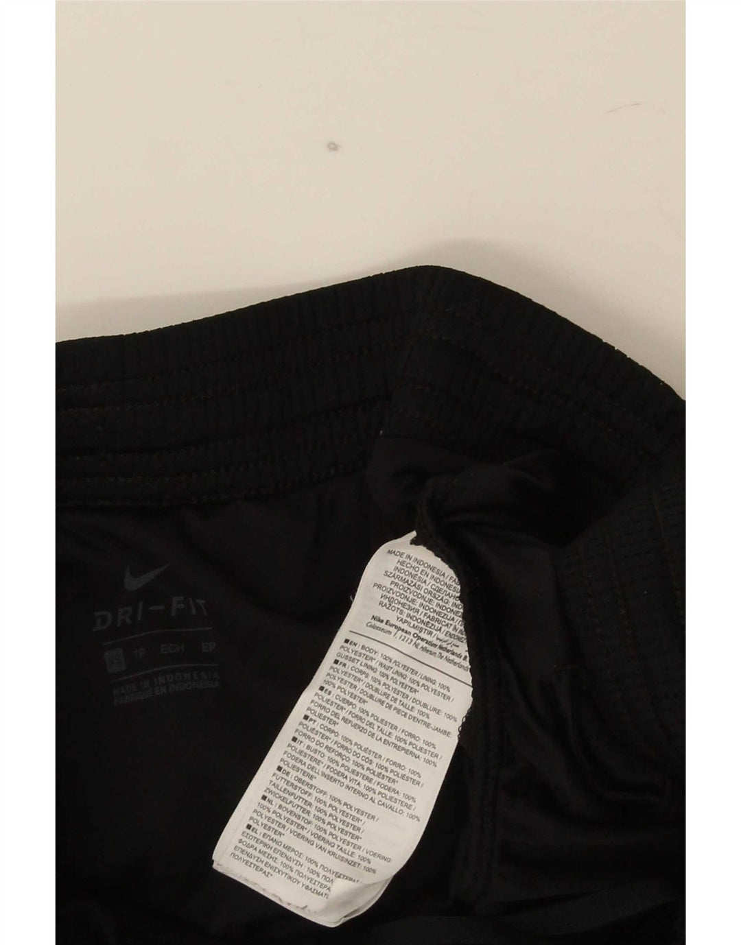 Shorts esportivos regulares femininos Nike XS poliéster preto
