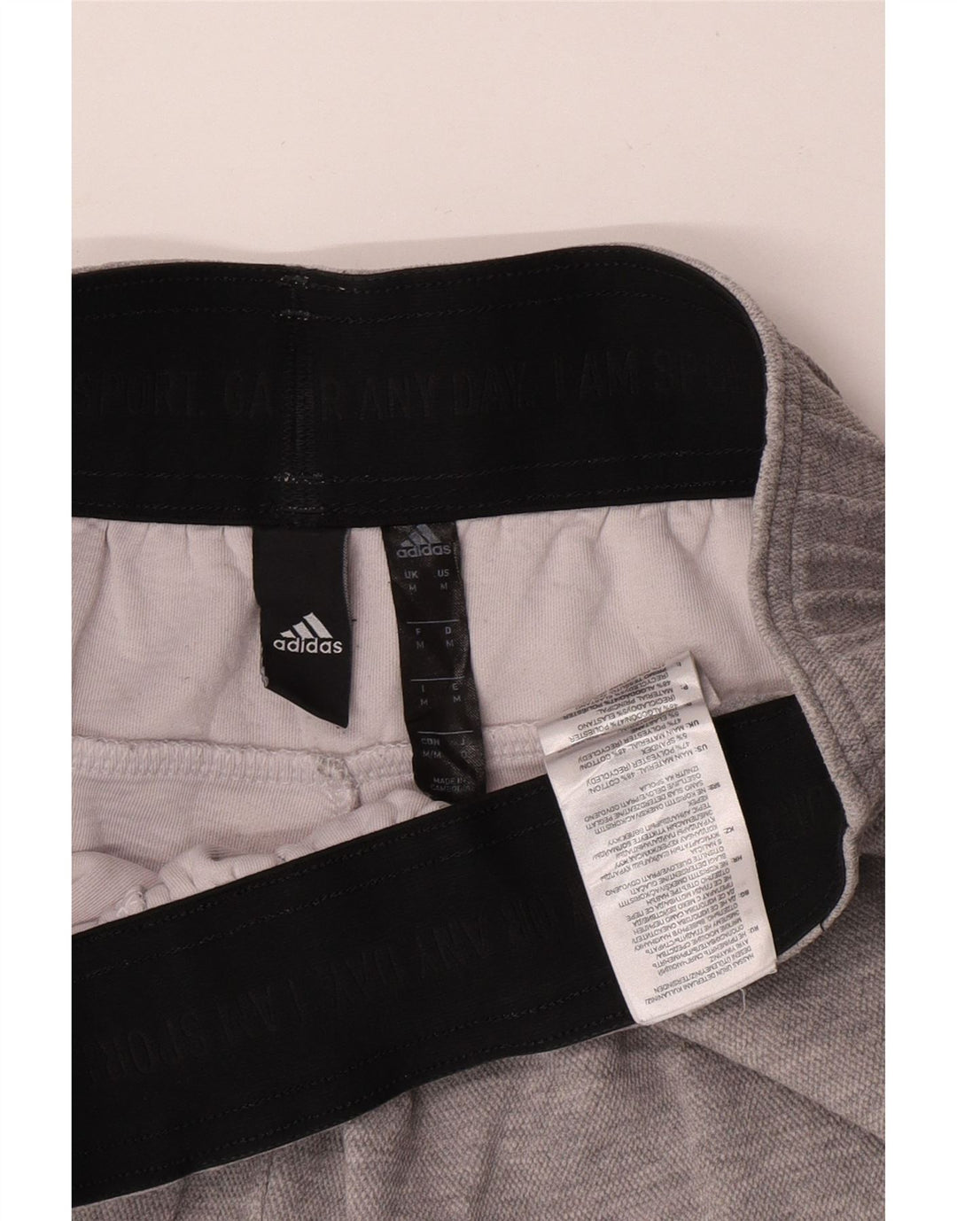 Shorts esportivos masculinos Adidas algodão cinza médio