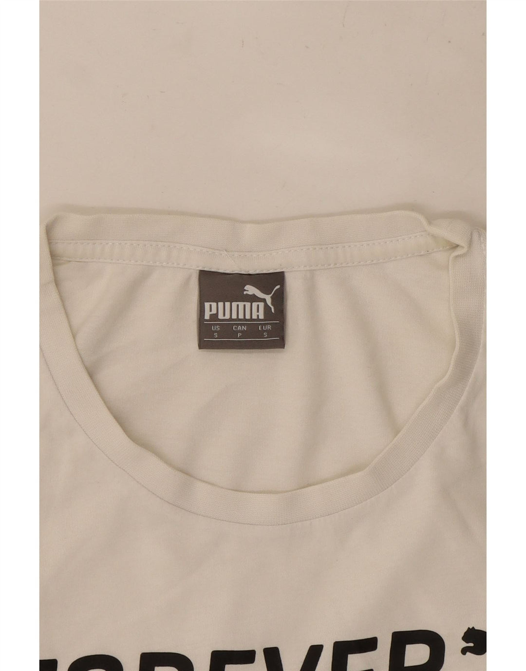 Camiseta masculina PUMA com estampa gráfica pequena branca