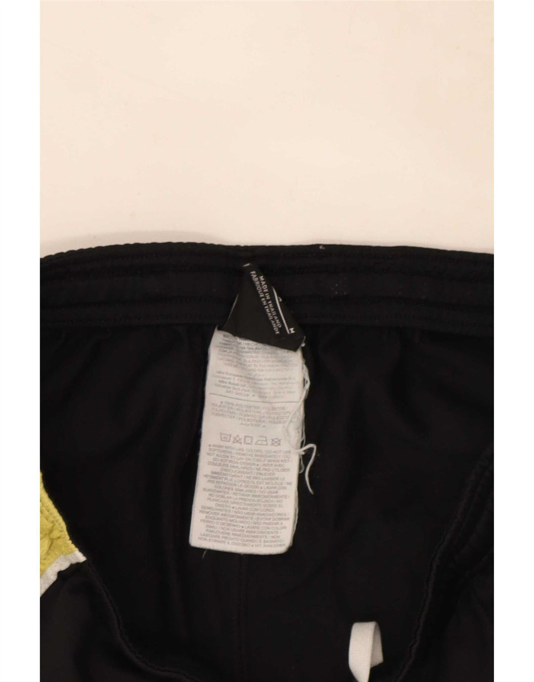 Shorts esportivos masculinos Nike Dri Fit médio preto colorblock poliéster