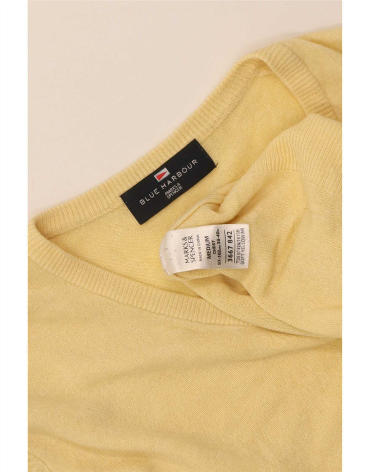 Suéter masculino Marks & Spencer Blue Harbor com decote em V amarelo médio
