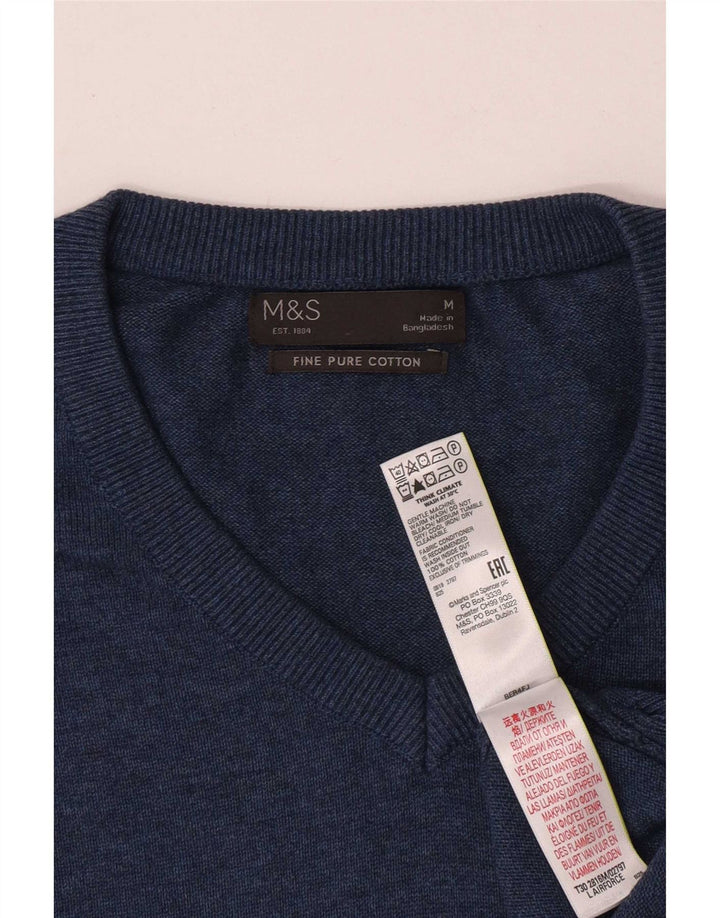Suéter masculino Marks & Spencer com decote em V de algodão azul médio