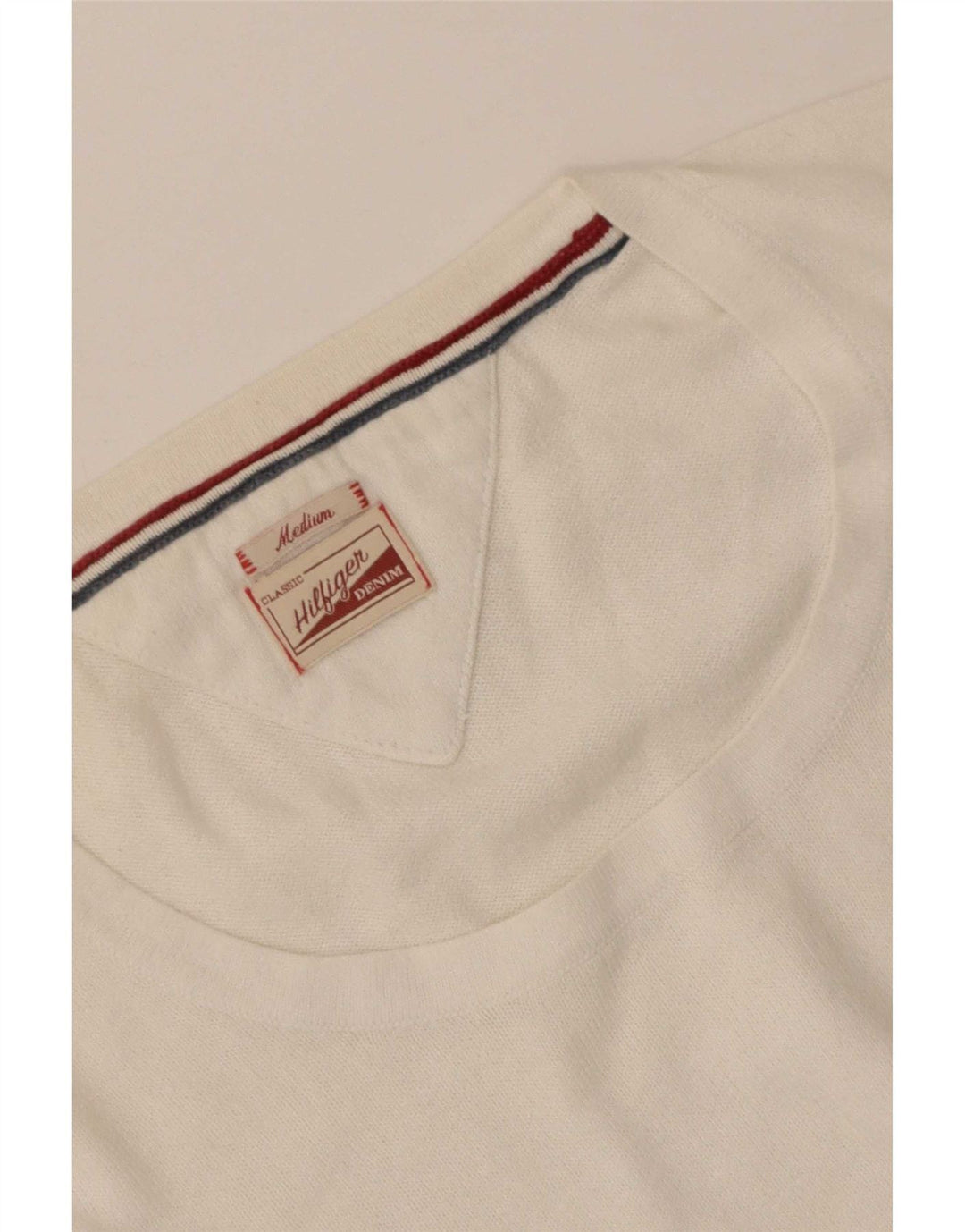 Suéter feminino Tommy Hilfiger com gola canoa e branco médio