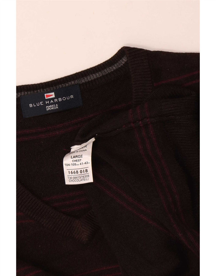 Suéter masculino Marks & Spencer Blue Harbor com decote em V grande listrado marrom