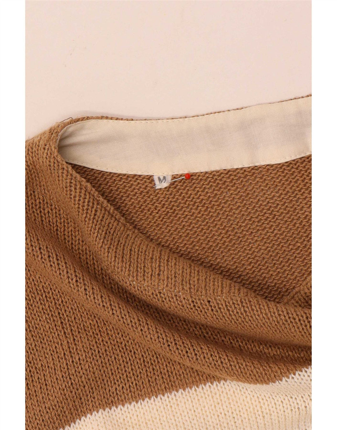 Suéter masculino vintage com gola canoa listrado marrom médio