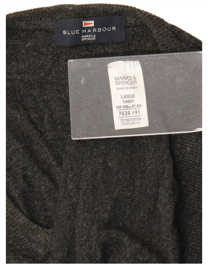 Suéter masculino Marks & Spencer Blue Harbor com decote em V grande cinza acrílico
