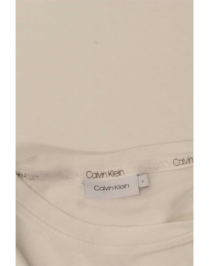 Camiseta masculina Calvin Klein com estampa gráfica grande branca