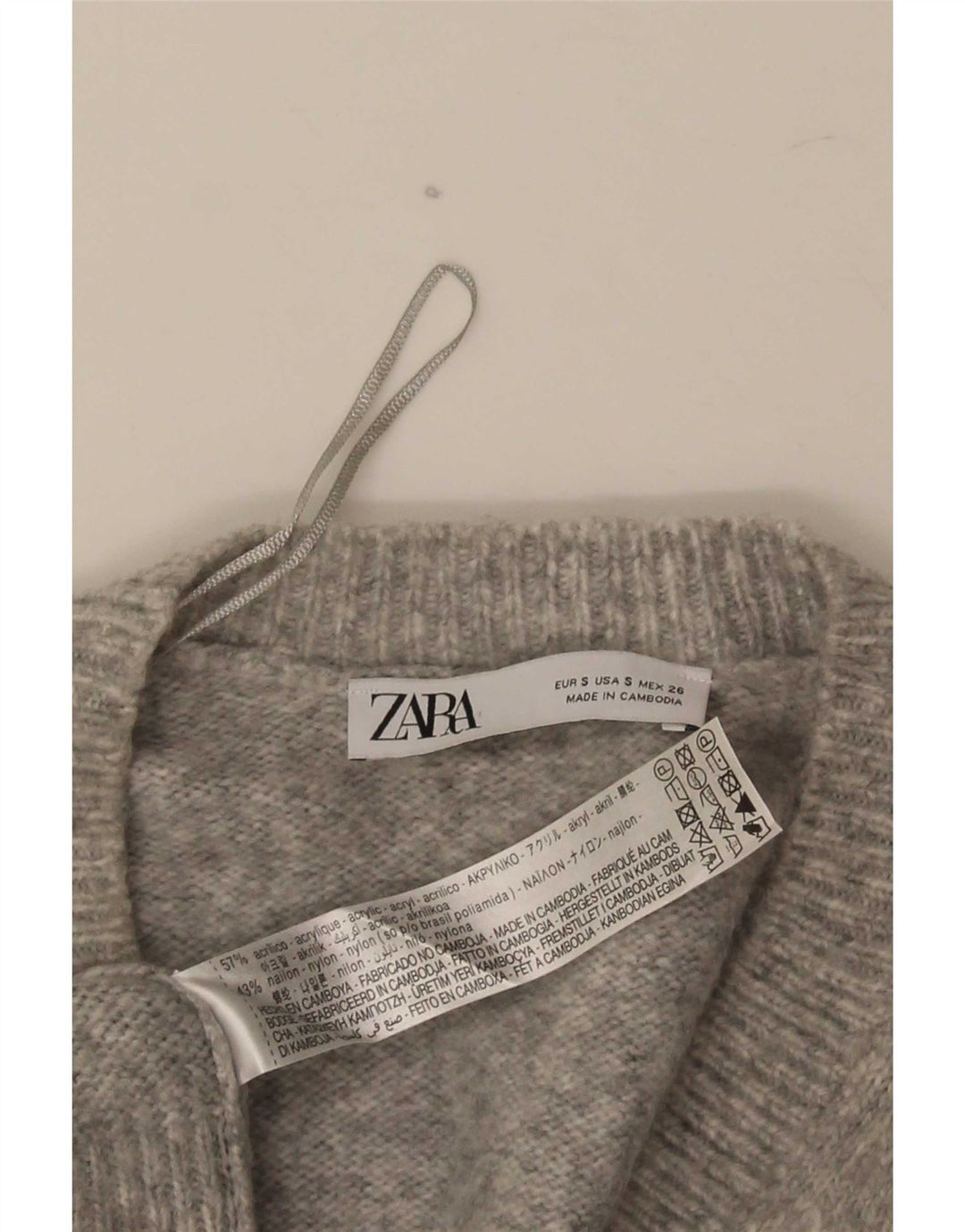 Suéter masculino Zara com decote em V pequeno acrílico cinza