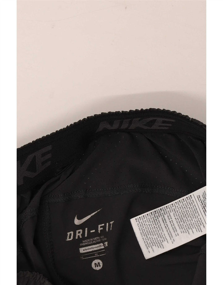 Shorts esportivos Nike masculinos Dri Fit Graphic cinza médio poliéster