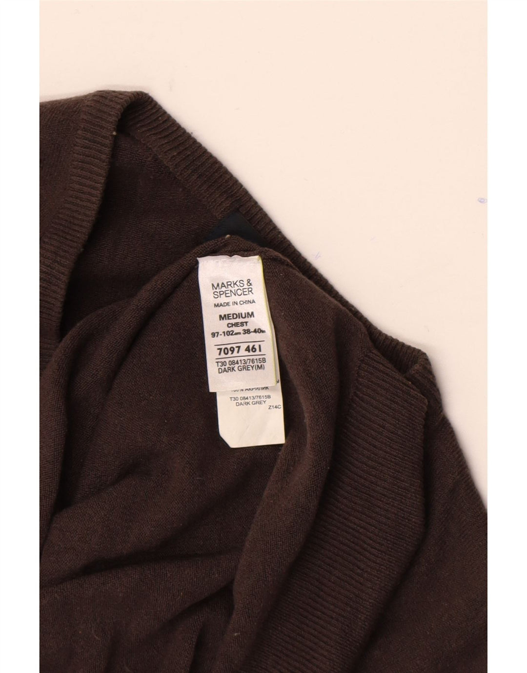 Suéter masculino Marks & Spencer Blue Harbor com decote em V marrom médio