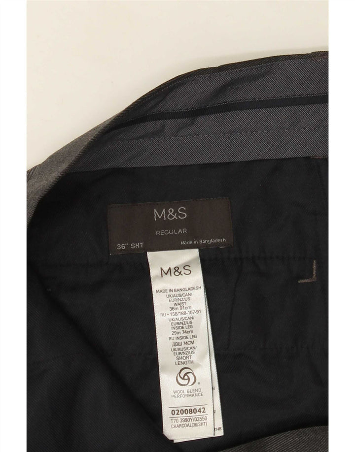 Calça masculina de ajuste regular Marks & Spencer W36 L29 poliéster cinza
