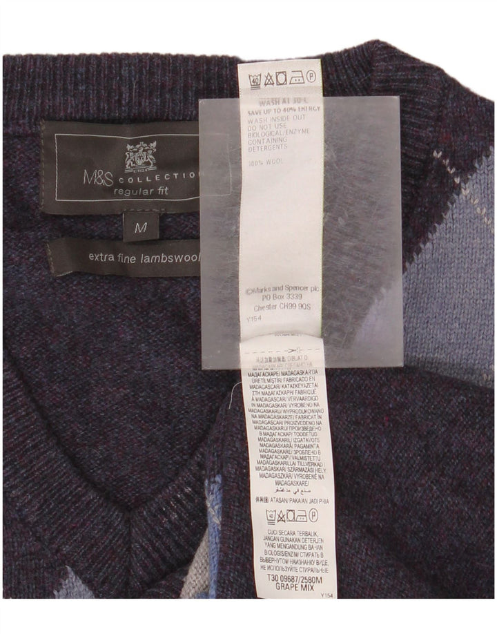 Suéter masculino Marks & Spencer com decote em V médio roxo Argyle/Diamante