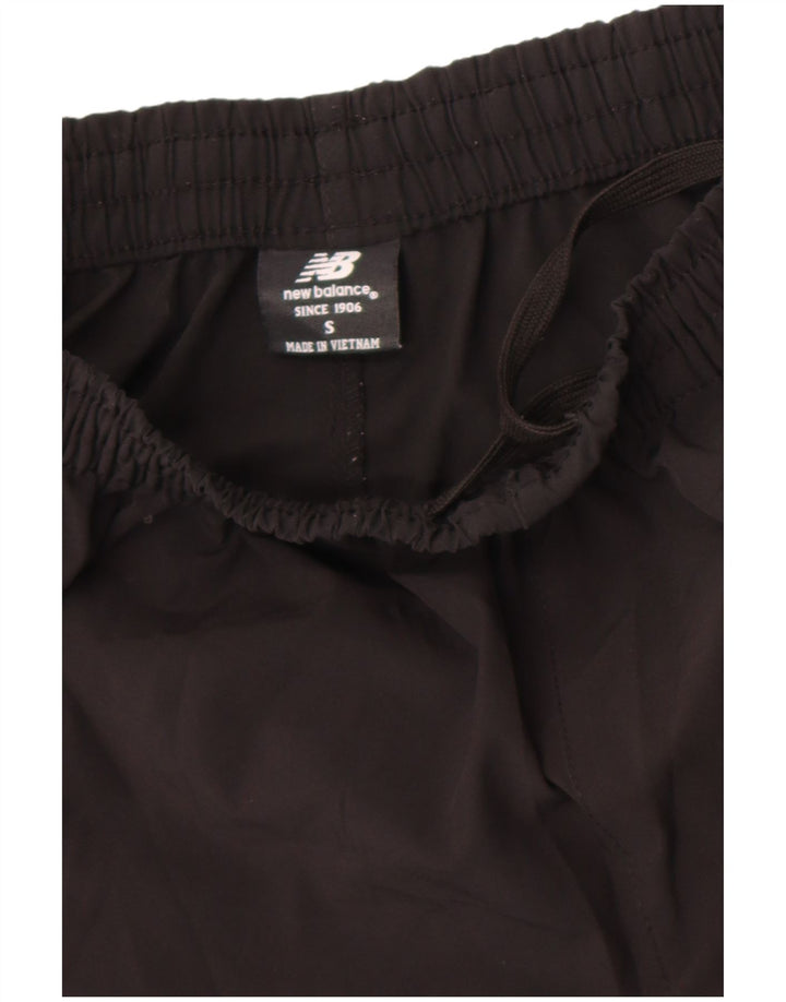 Calça esportiva masculina New Balance com estampa gráfica pequena de poliéster preto