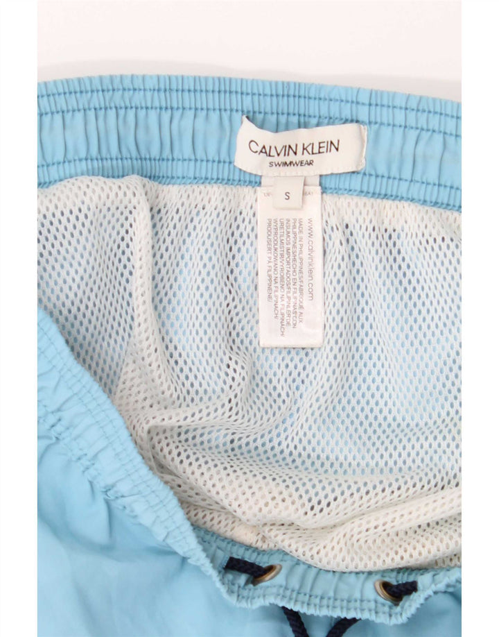 Calvin Klein Shorts de natação masculino gráfico pequeno azul colorblock poliéster