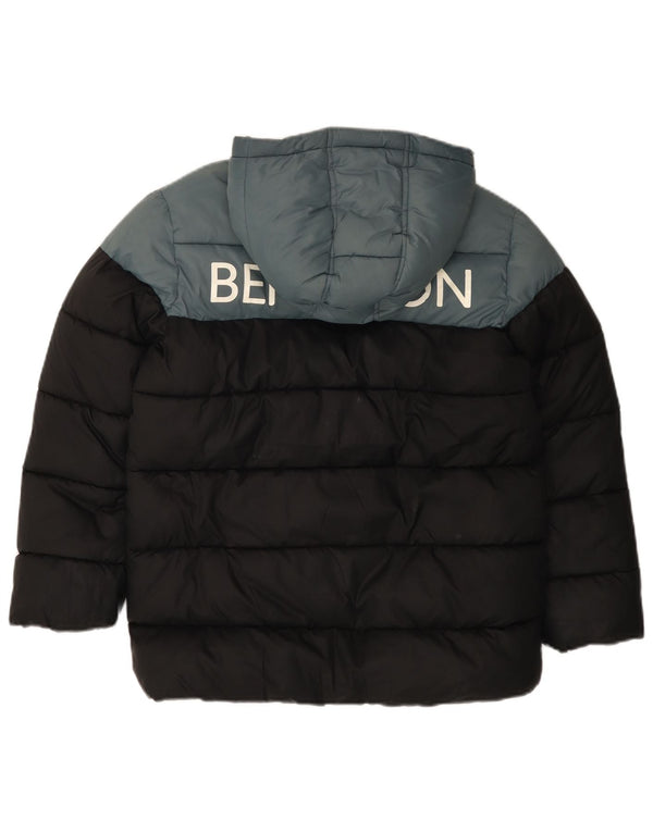 Jaqueta acolchoada gráfica BENETTON Boys 10-11 anos XL preto colorblock
