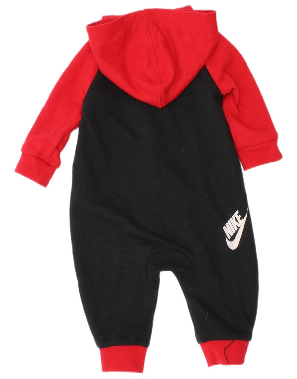 Macacão gráfico Nike para meninos de 3 a 6 meses, preto, algodão colorido