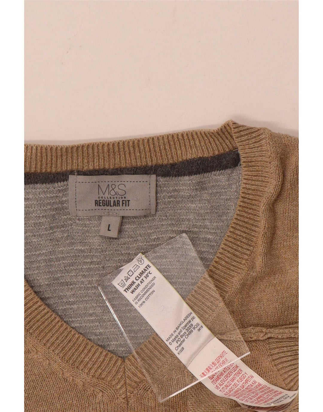 Suéter masculino Marks & Spencer com ajuste regular e decote em V, grande algodão bege