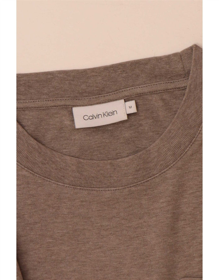 Camiseta masculina Calvin Klein marrom médio