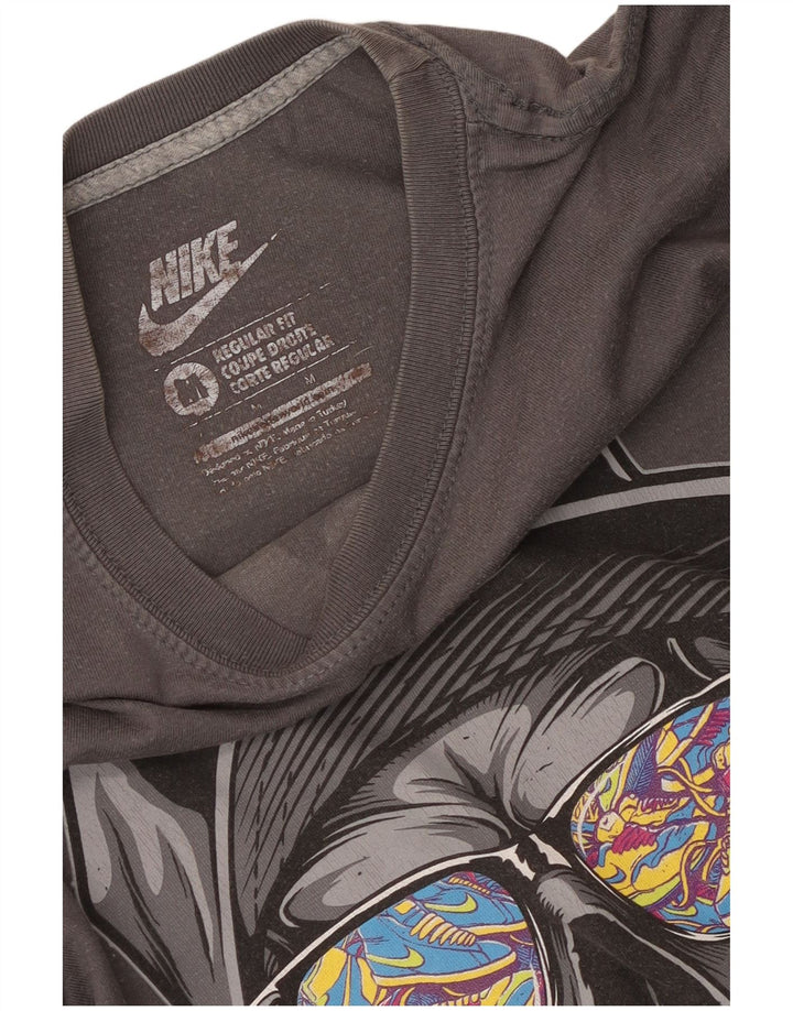 Camiseta Nike Masculina Regular Fit Graphic Top Cinza Médio