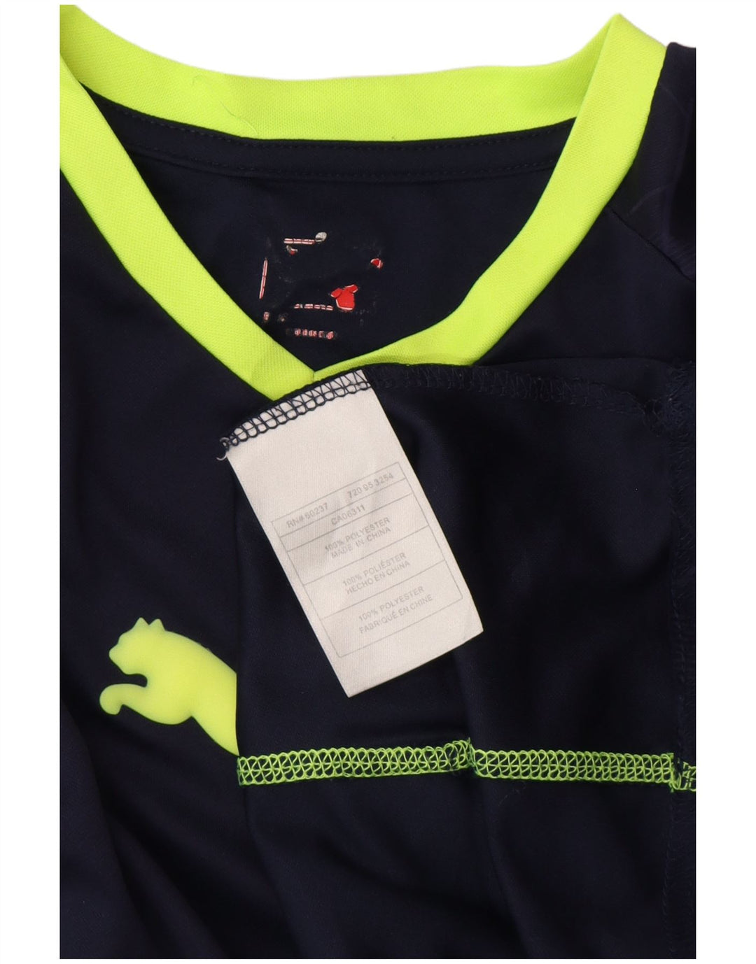 Camiseta feminina PUMA com estampa gráfica média azul marinho poliéster