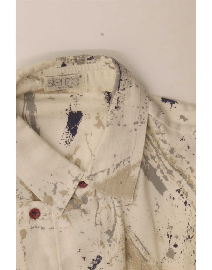 Camisa masculina Silenzio com estampa abstrata grande branca