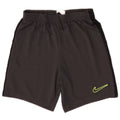 Shorts esportivos Nike Boys 10-11 anos médio preto colorblock poliéster