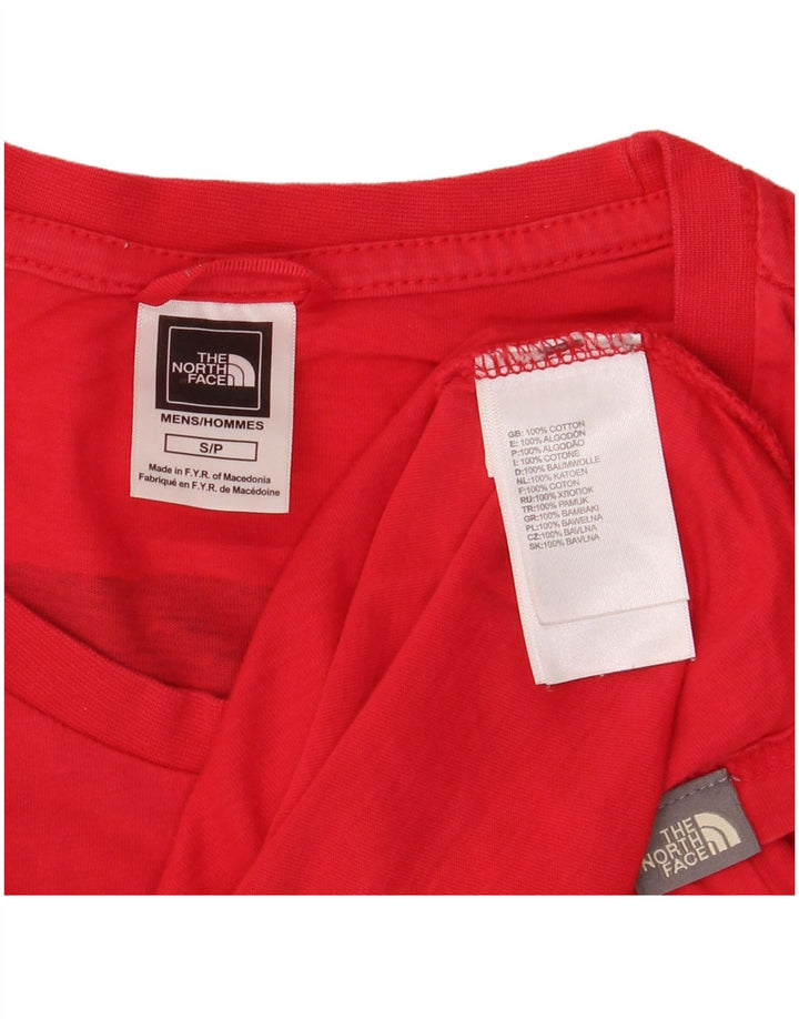 Camiseta gráfica masculina The North Face, top pequeno de algodão vermelho