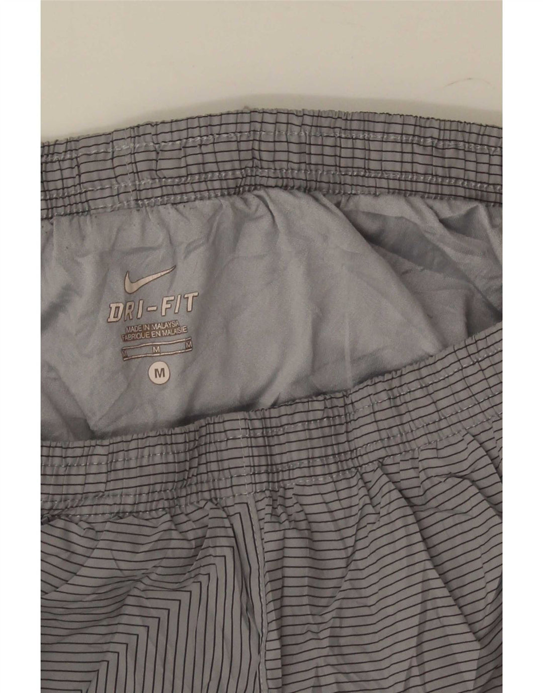 Shorts esportivos masculinos Nike Dri Fit cinza médio colorblock