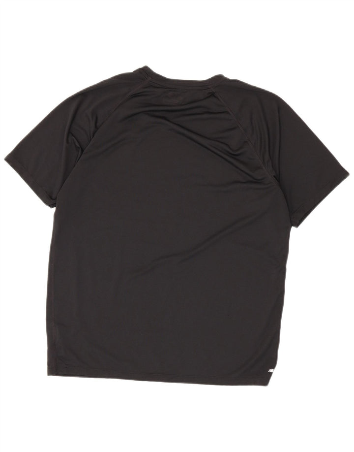 Camiseta gráfica masculina New Balance grande poliéster preto