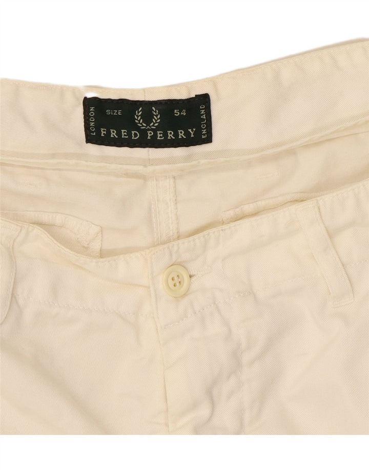 FRED PERRY Mens Chino Shorts IT 54 2XL W34  Off White Cotton Vintage Fred Perry and Second-Hand Fred Perry from Messina Hembry 