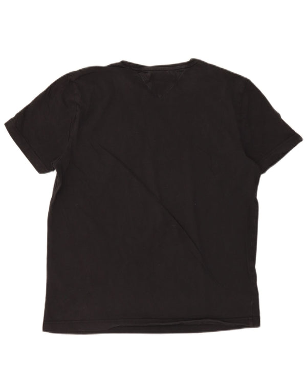 Camiseta masculina Tommy Hilfiger com estampa gráfica grande de algodão preto