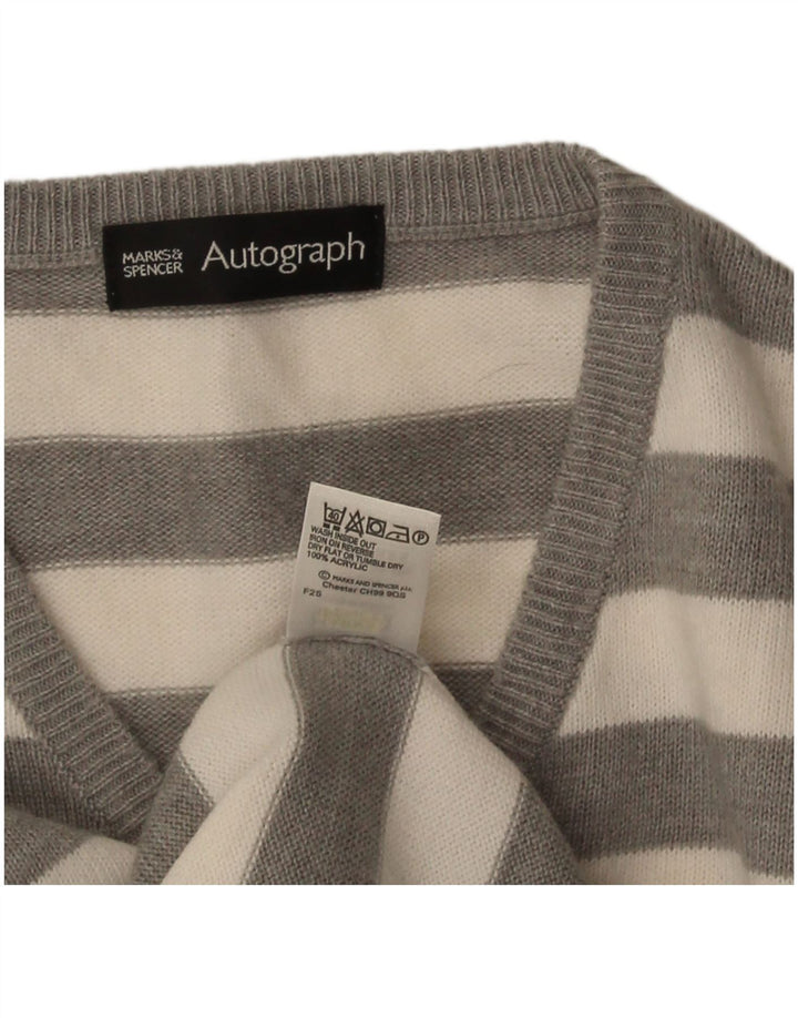 Suéter masculino Marks & Spencer Autograph com decote em V listrado cinza médio