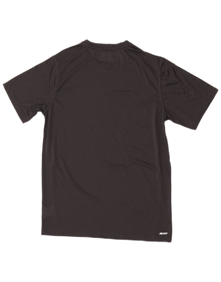 Camiseta gráfica masculina New Balance poliéster médio preto