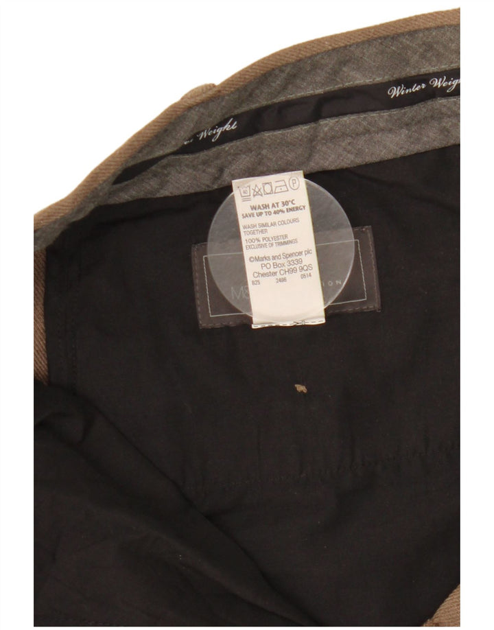 Calça chino masculina Marks & Spencer de ajuste regular W42 L29 poliéster marrom