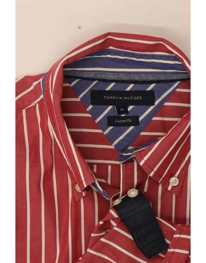 Camisa masculina Tommy Hilfiger Custom Fit de algodão listrado vermelho médio