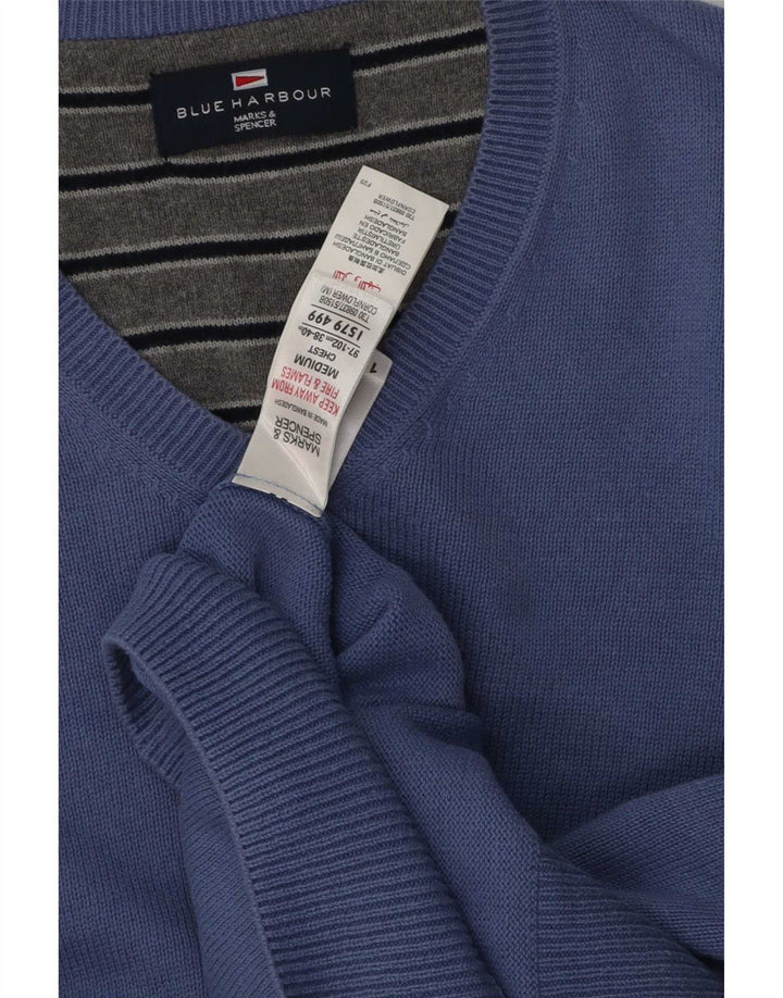 Suéter masculino Marks & Spencer Blue Harbor com decote em V de algodão azul médio